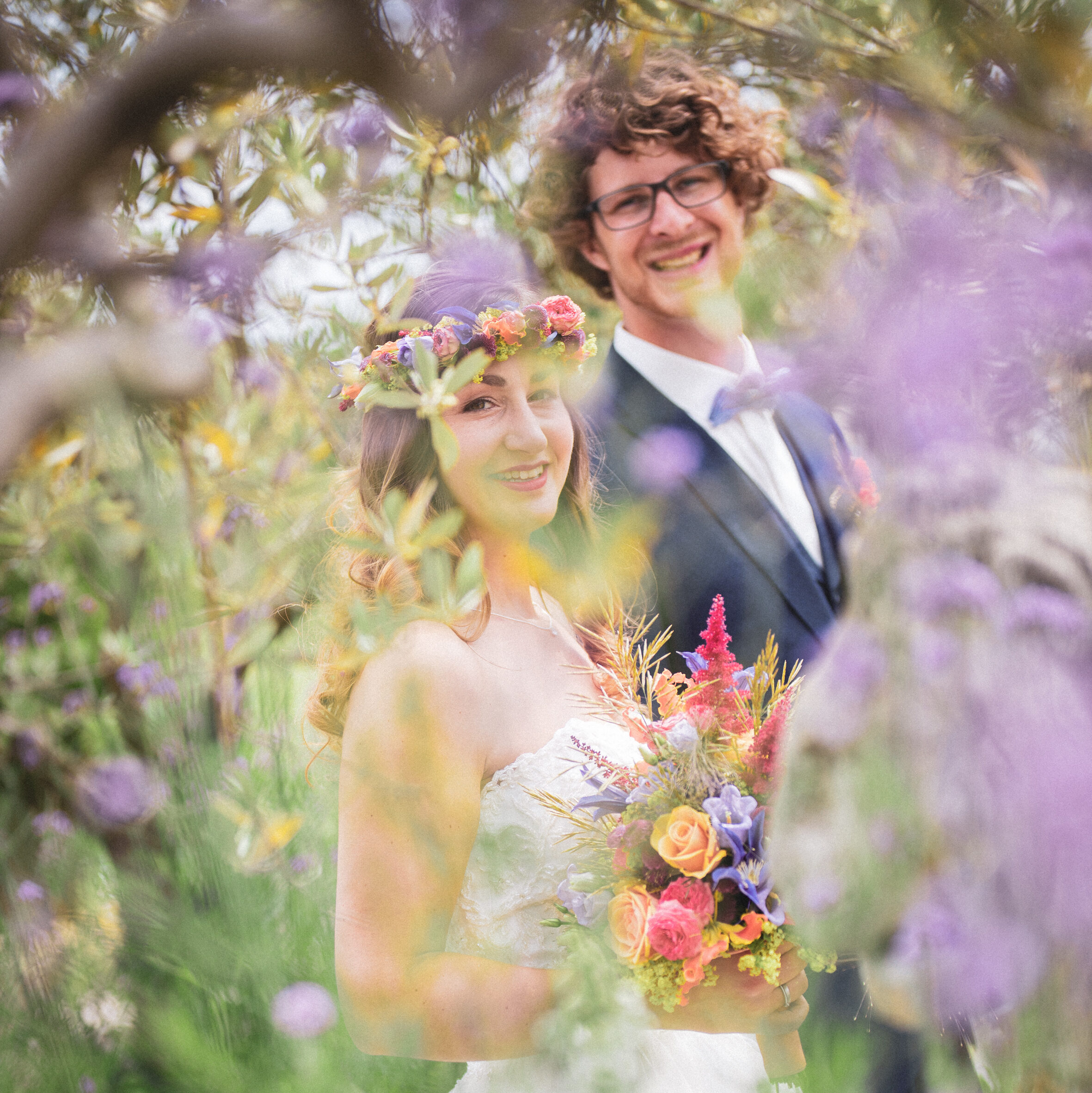 Brautpaar - durch die Blumen